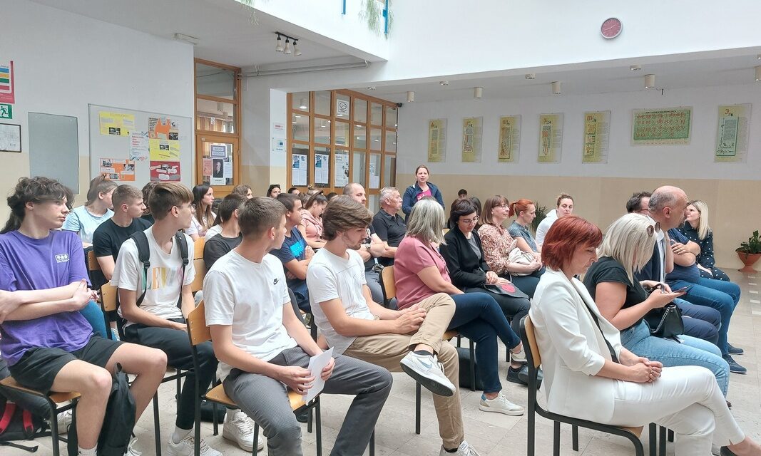 Pučko otvoreno učilište Knin sudjelovalo u učeničkoj deliberaciji u Kninu